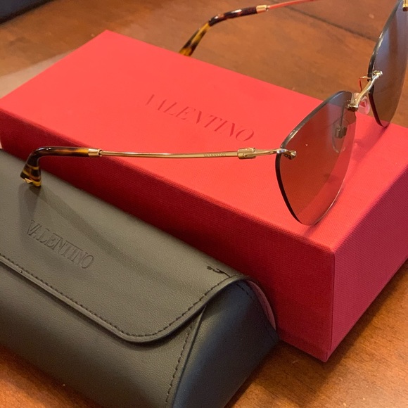 Valentino Sunglasses (authentic) - Picture 5 of 6